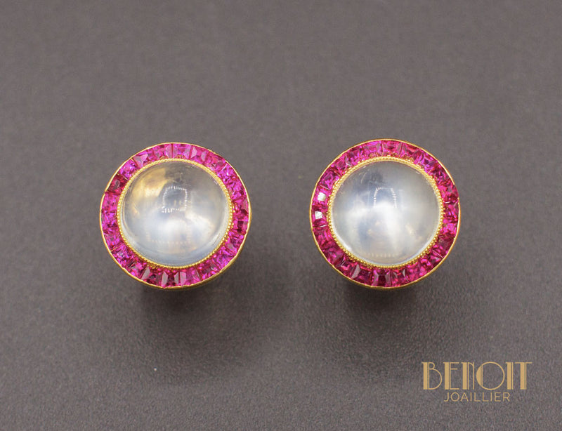 Boucles d'Oreilles Cartier Pierres de Lune et Verneuils
