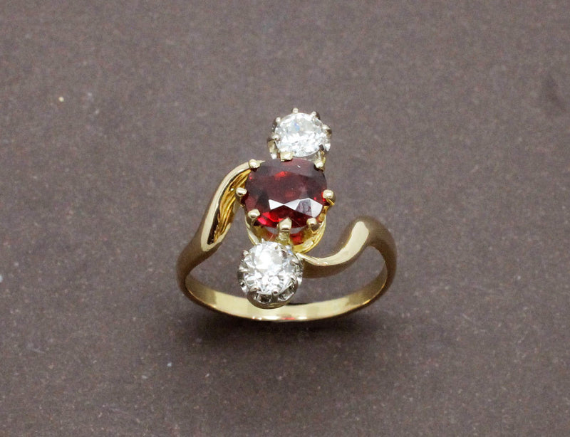 Bague Style Tourbillon Grenat Diamants