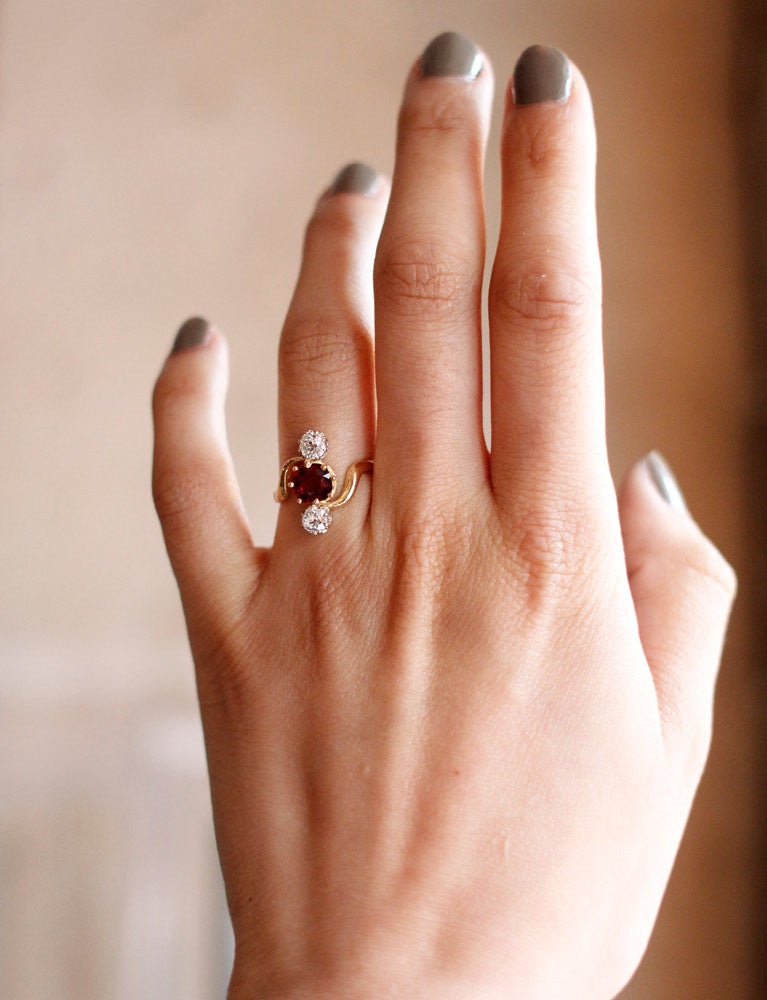Bague Style Tourbillon Grenat Diamants
