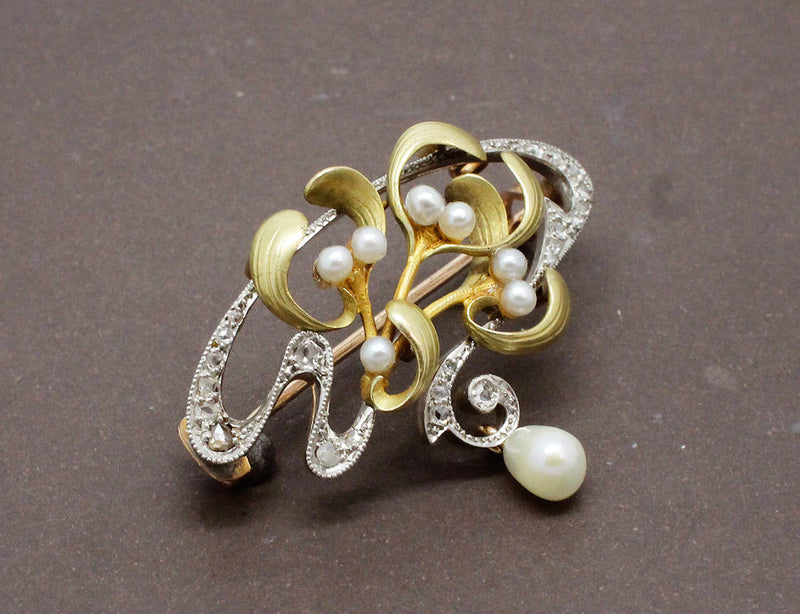 Broche ancienne en argent 835 avec perle Art Nouveau Broche ancienne en argent 835 avec perle Art Nouveau