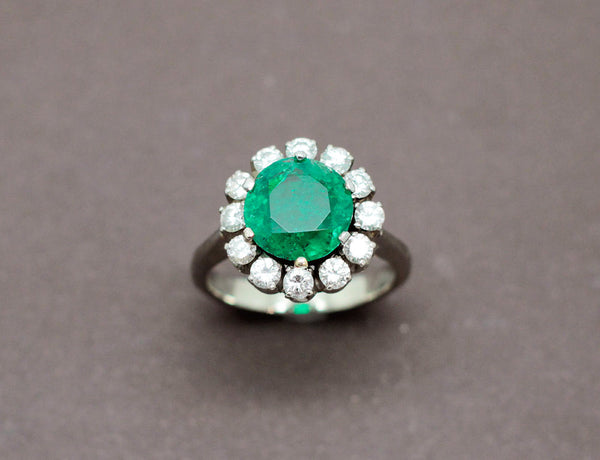 Bague Émeraude Ronde Entourage Diamants