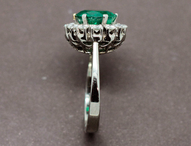 Bague Émeraude Ronde Entourage Diamants