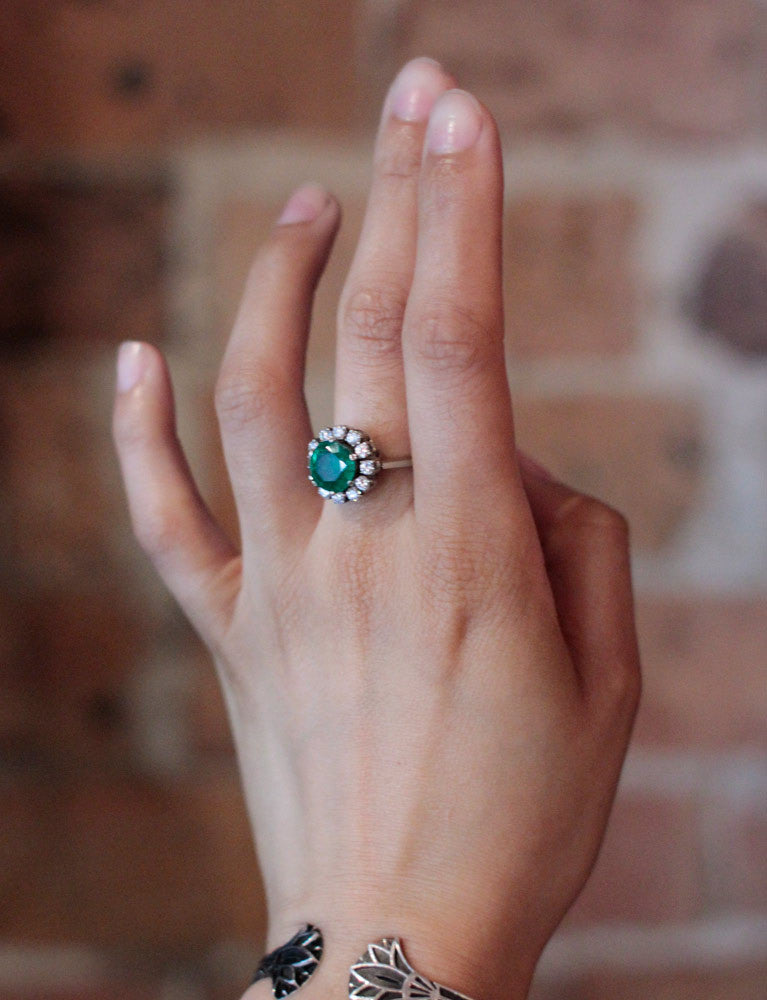 Bague Émeraude Ronde Entourage Diamants