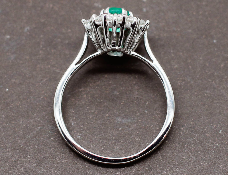 Bague Émeraude Entourage Diamants