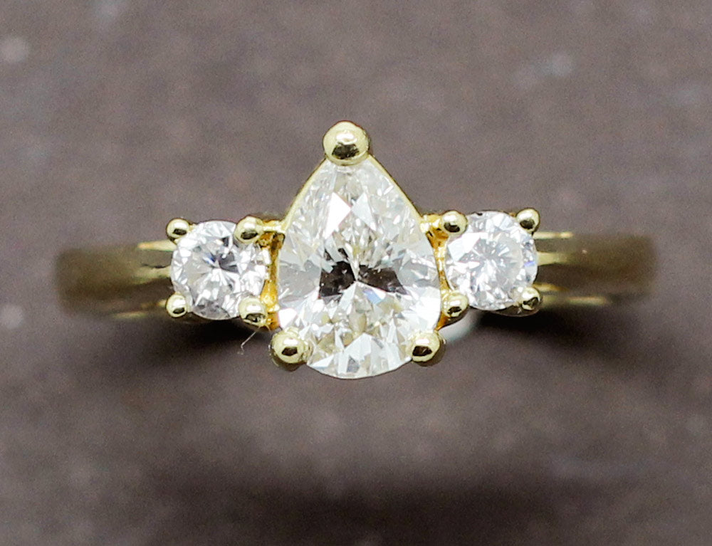 Solitaire diamant poire best sale