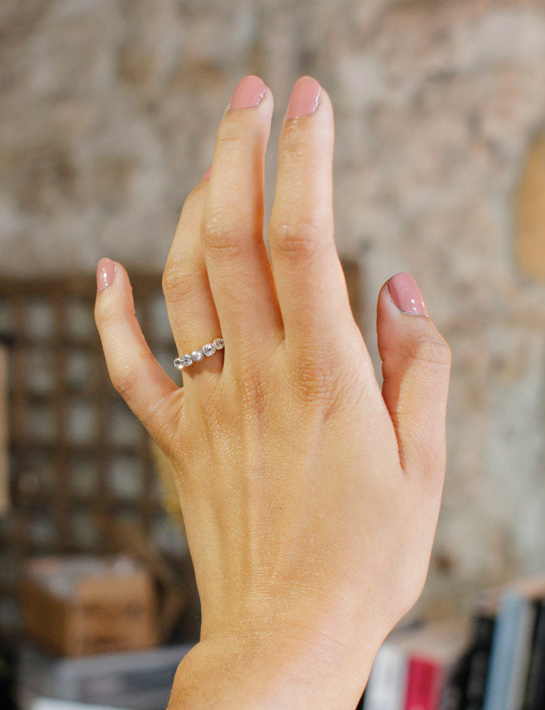 Bague Jarretière Perle Grise et Diamants