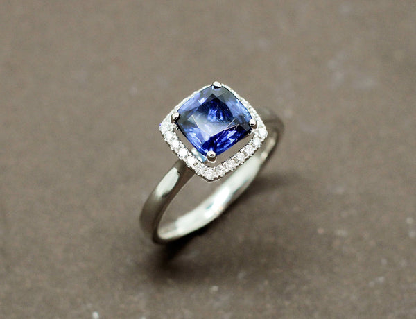 Bague Saphir Coussin Entourage