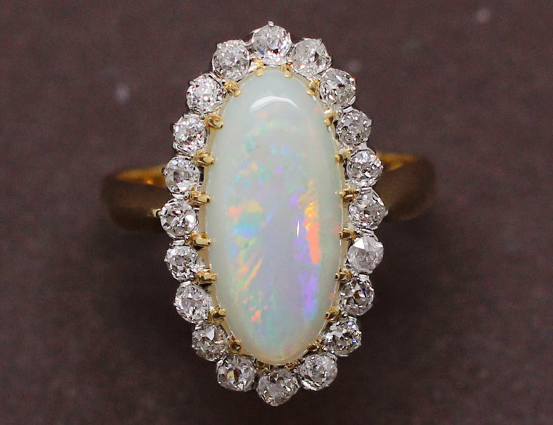 Bague XIXe Opale Blanche et Diamants