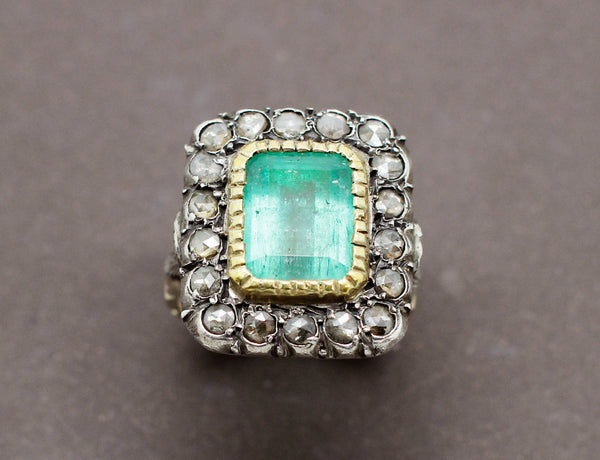 Bague XIXe Emeraude Entourage