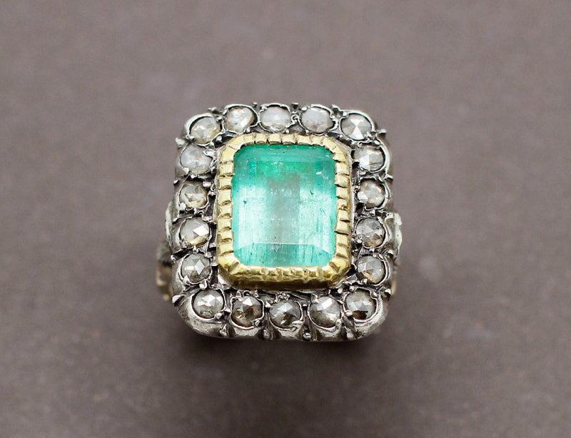 Bague XIXe Emeraude Entourage