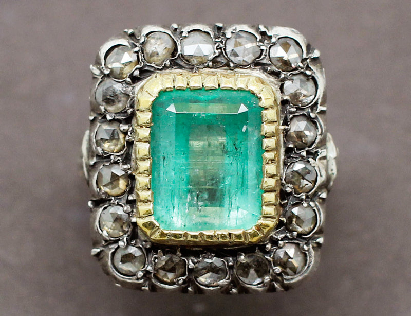 Bague XIXe Emeraude Entourage