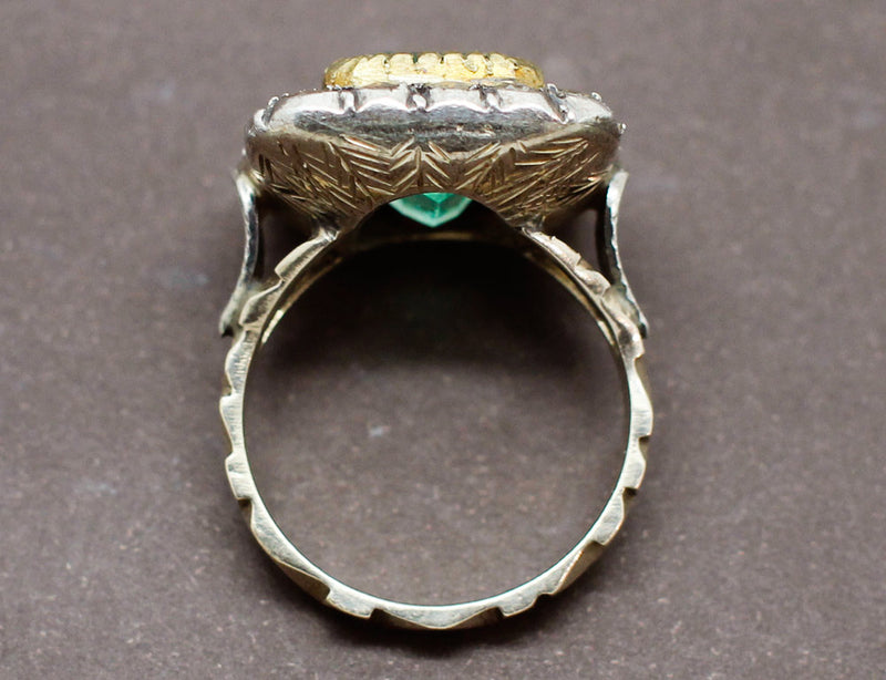 Bague XIXe Emeraude Entourage