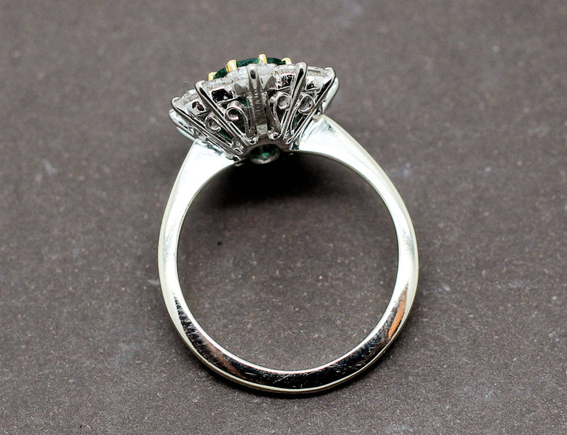 Bague Emeraude Entourage Diamants