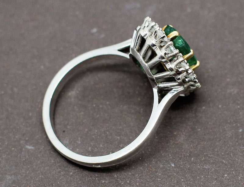 Bague Emeraude Entourage Diamants