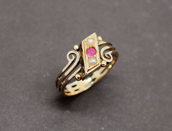 Bague XIXe Or Perles et Verneuil