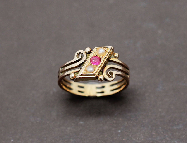 Bague XIXe Or Perles et Verneuil