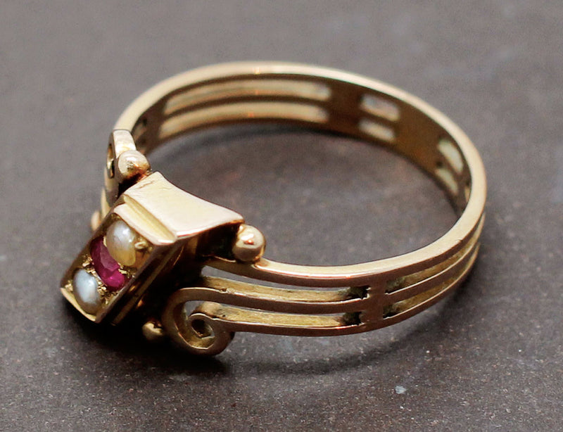 Bague XIXe Or Perles et Verneuil