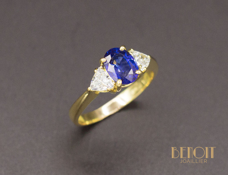 Bague Saphir et Diamants Triangle