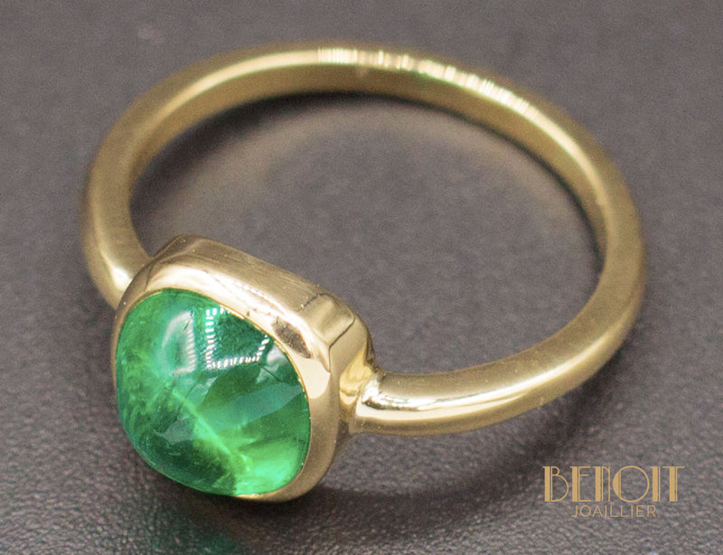 Bague Mellerio Cabochon Emeraude