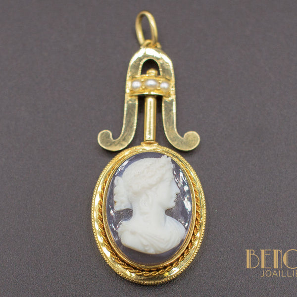 Camées / Néo-classique / Camée en agate de Morelli. Napoleon Ier Camées / Néo-classique / Camée en agate de Morelli. Napoleon Ier