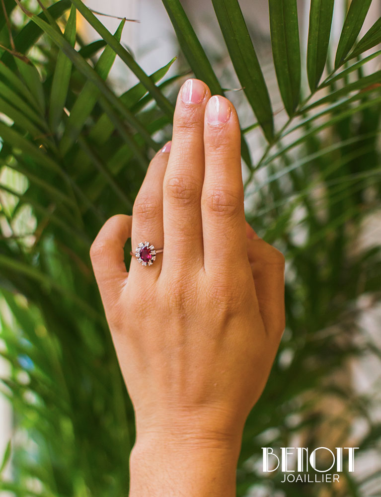 Bague Rubis Entourage Diamants