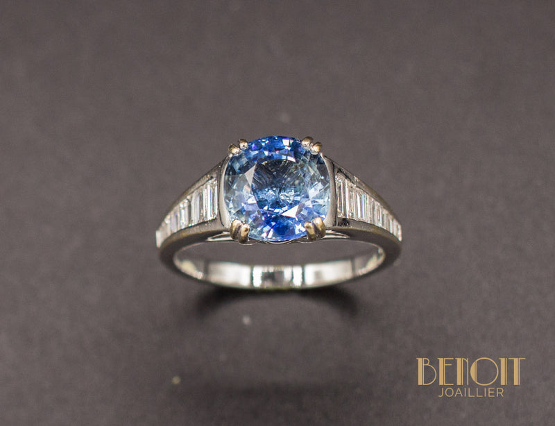 Solitaire Saphir et Baguettes Diamants