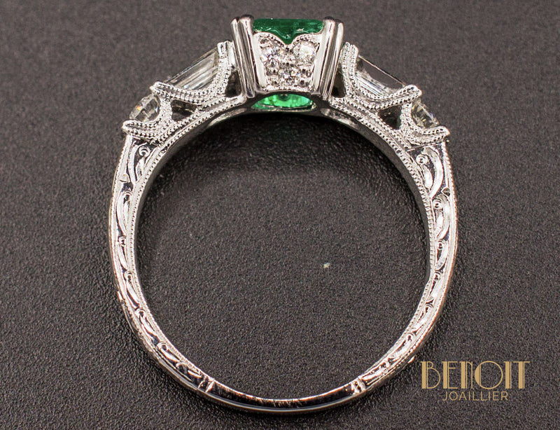Bague Art Déco Emeraude Diamants