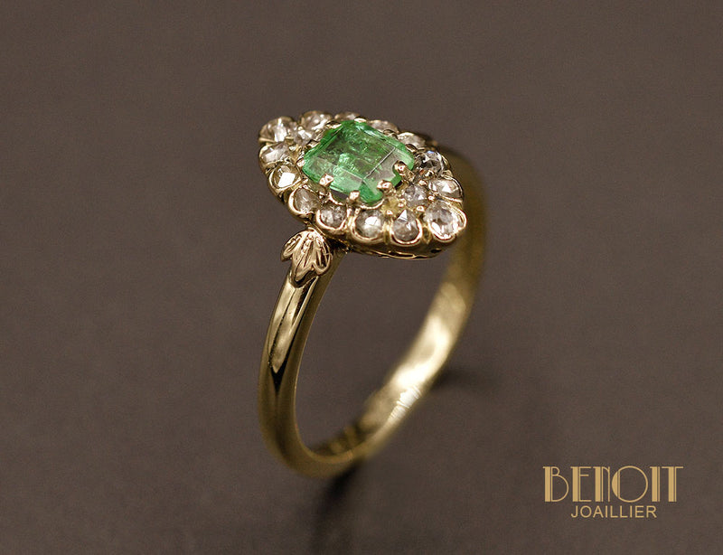 Bague Marquise Emeraude et Diamants