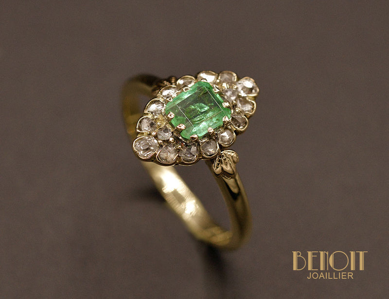 Bague Marquise Emeraude et Diamants