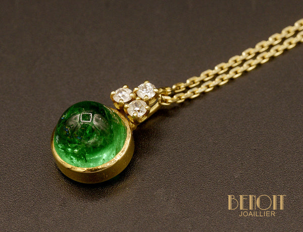 Pendentif Emeraude Cabochon