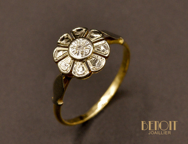 Bague Ancienne, Fleur en Or