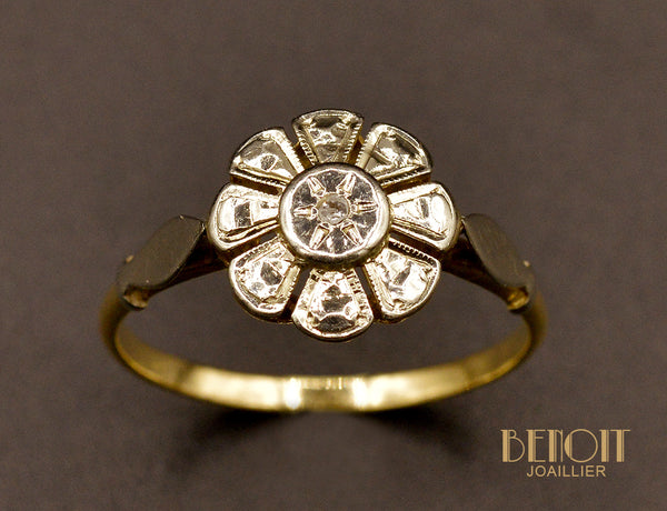 Bague Ancienne, Fleur en Or