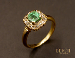 Bague ancienne Émeraude entourage Diamants