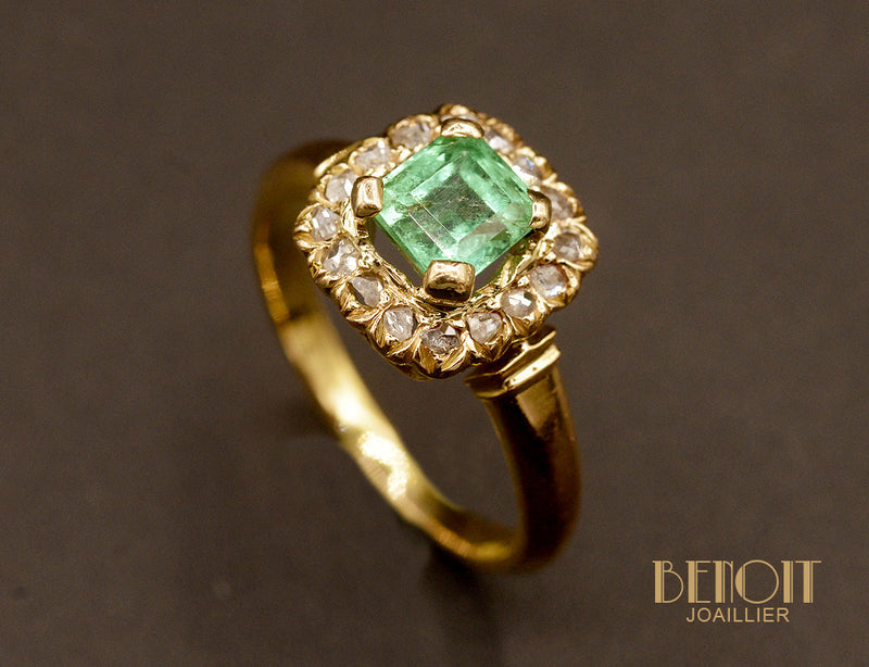 Bague ancienne Émeraude entourage Diamants