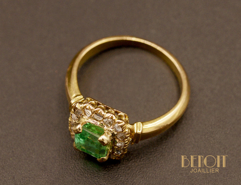 Bague ancienne Émeraude entourage Diamants