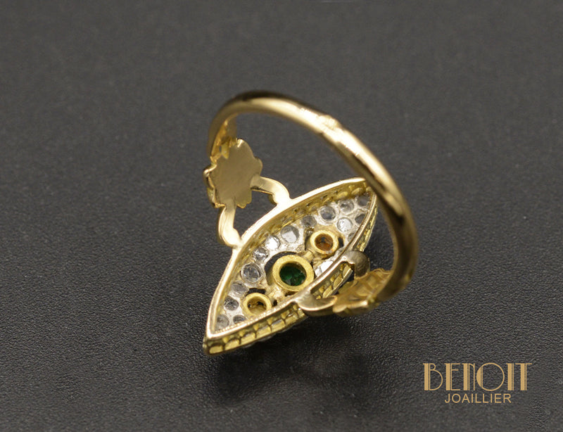 Bague Marquise Émeraude et Diamants