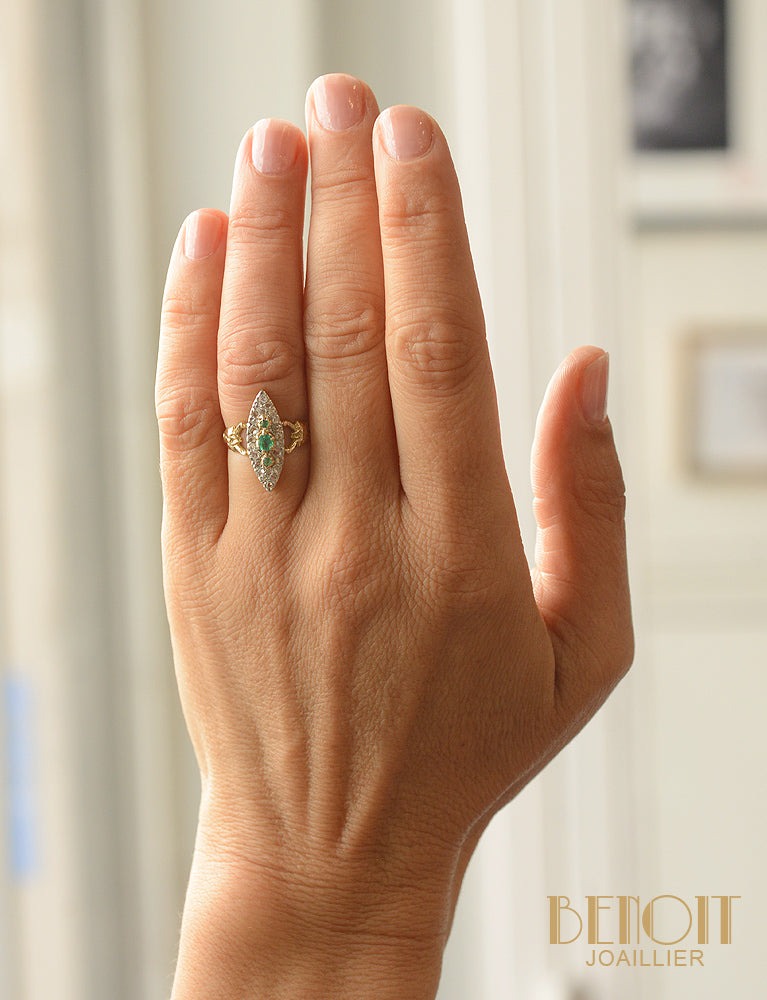 Bague Marquise Émeraude et Diamants