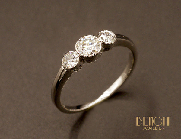 Bague Art Déco Trilogie Diamants et Or Blanc