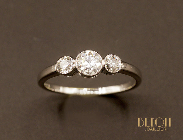 Bague Art Déco Trilogie Diamants et Or Blanc