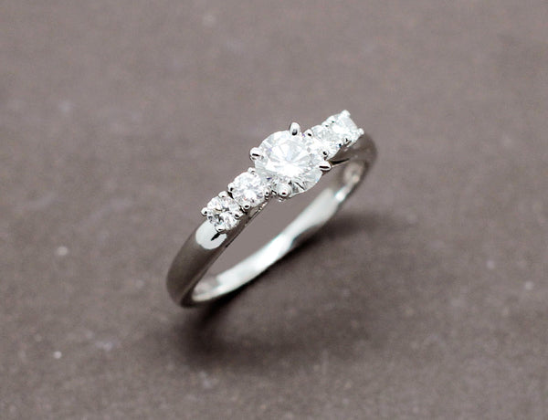 Solitaire Accompagné Or Blanc Diamants