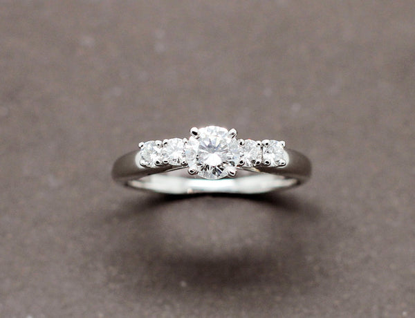 Solitaire Accompagné Or Blanc Diamants