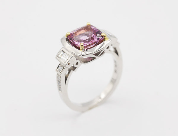 Bague Création Benoit Joaillier "Morganite Escaliers Baguettes Diamants"