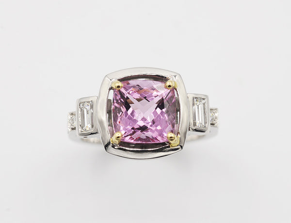 Bague Création Benoit Joaillier "Morganite Escaliers Baguettes Diamants"