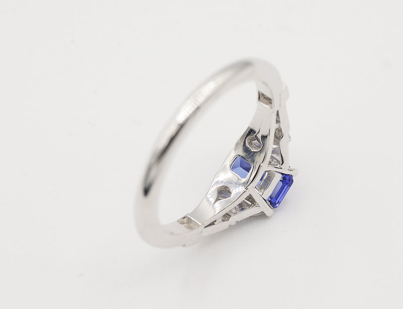 Solitaire Création Benoit Joaillier "Tanzanite Taille Emeraude" et Diamants