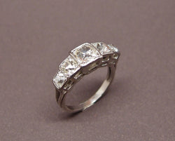 Bague art Déco platine et diamants 1.3. ct