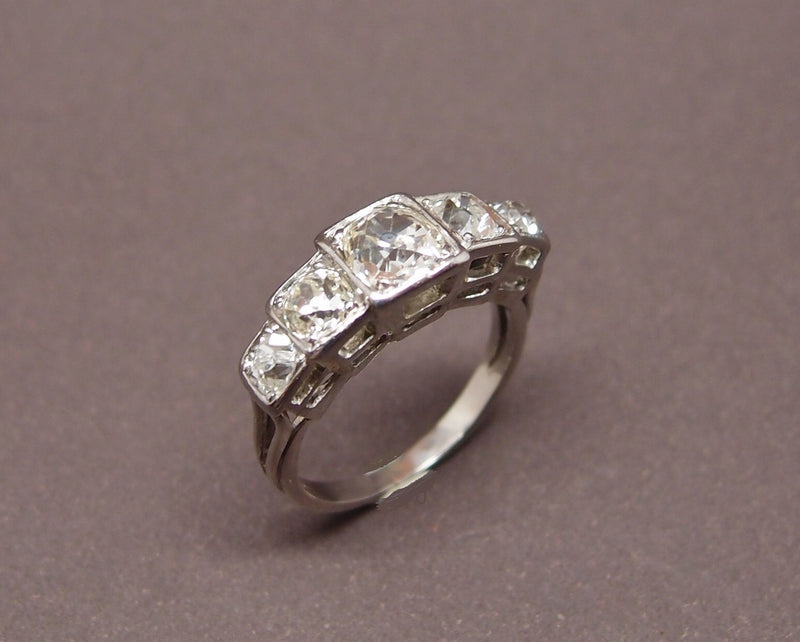 Bague art Déco platine et diamants 1.3. ct