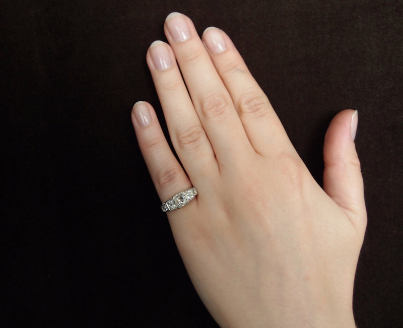 Bague art Déco platine et diamants 1.3. ct