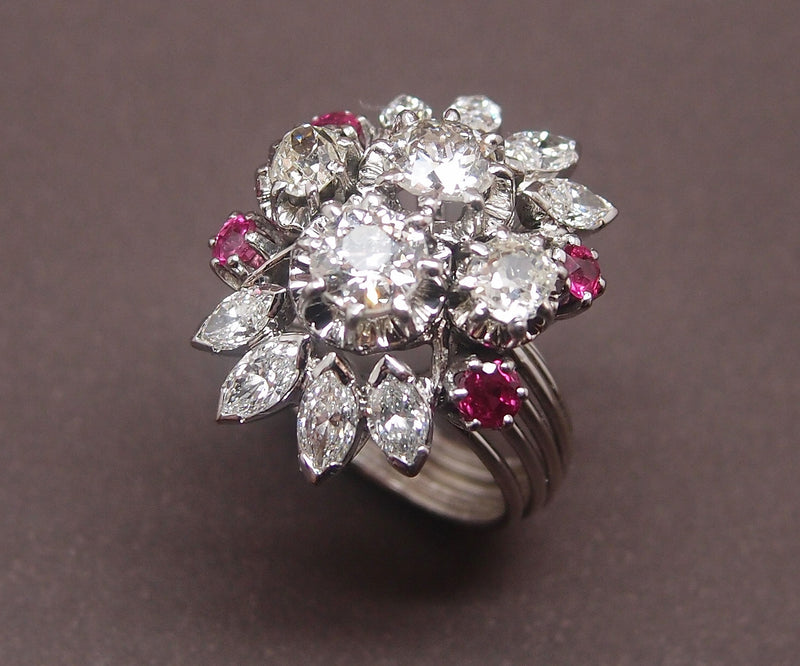 Bague "cocktail" diamants 2.5 cts et rubis vers 1950