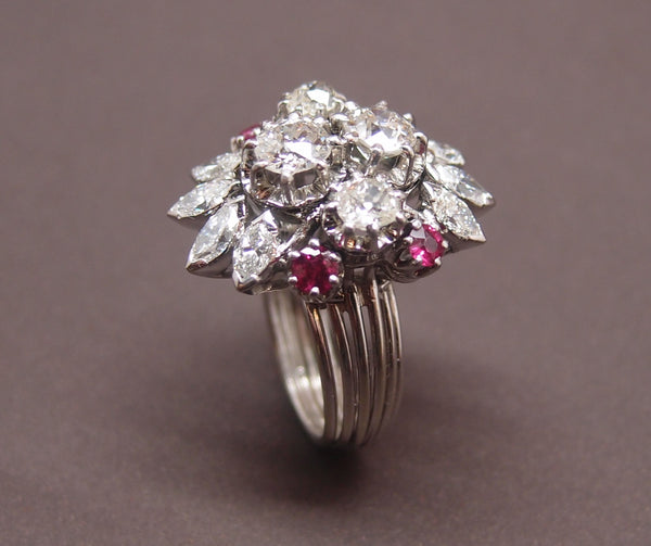 Bague "cocktail" diamants 2.5 cts et rubis vers 1950