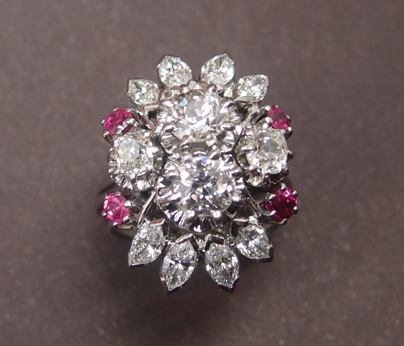 Bague "cocktail" diamants 2.5 cts et rubis vers 1950